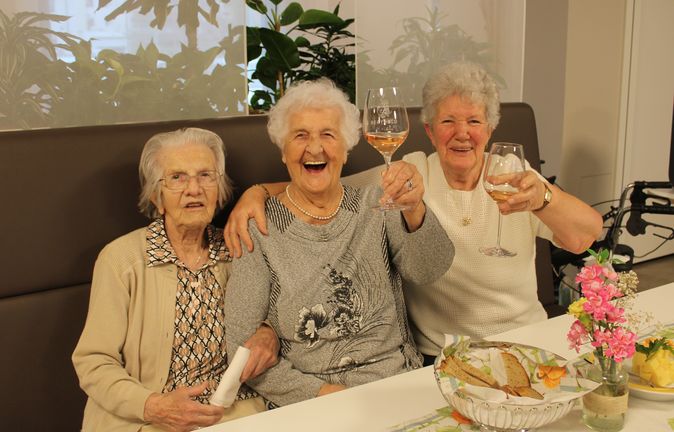 Bei der Weinprobe